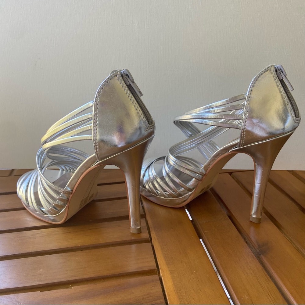 CHINESE LAUNDRY Silver Strappy Platform Heels 6.5 Prom - Picture 5 of 9